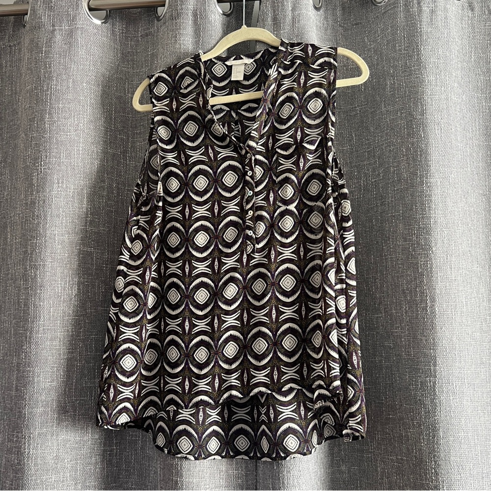 H&M - Black & white all-over printed sleeveless high low sheer top - size 8